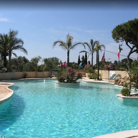 Mobile Home In Frejus, South Of France Buitenkant foto
