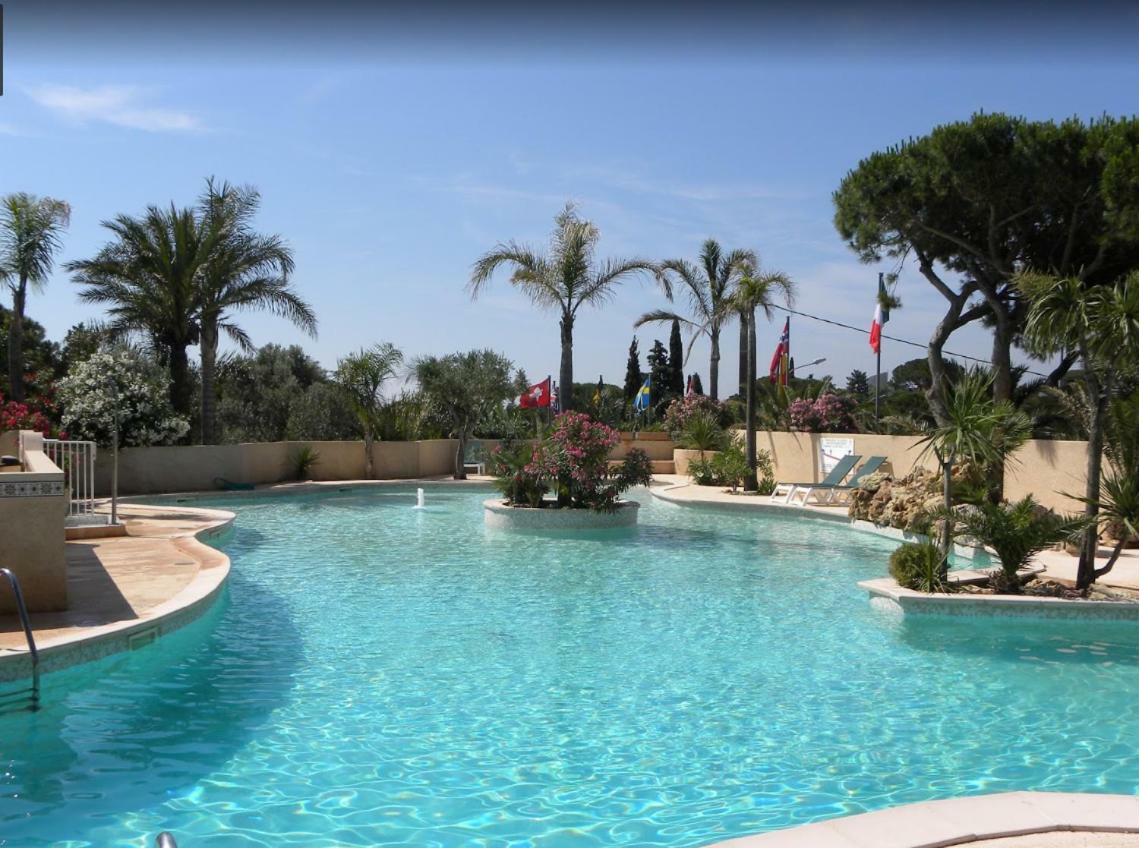 Mobile Home In Frejus, South Of France Buitenkant foto
