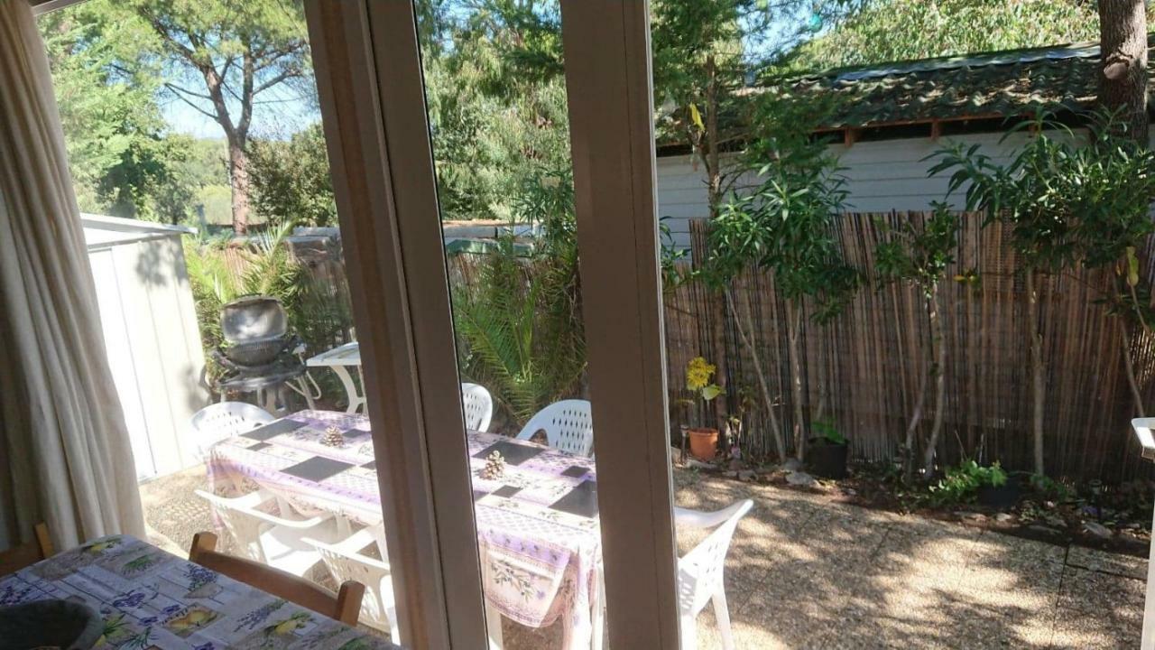 Mobile Home In Frejus, South Of France Buitenkant foto